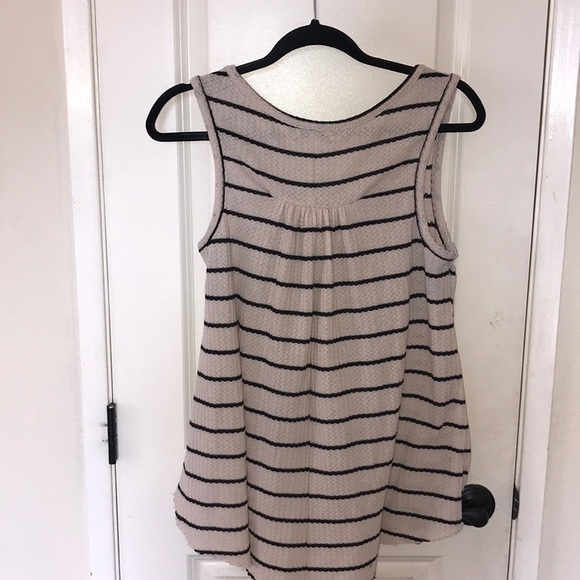 Small Rad Clothing Flowy Quilted Tank Top - Picture 2 of 4